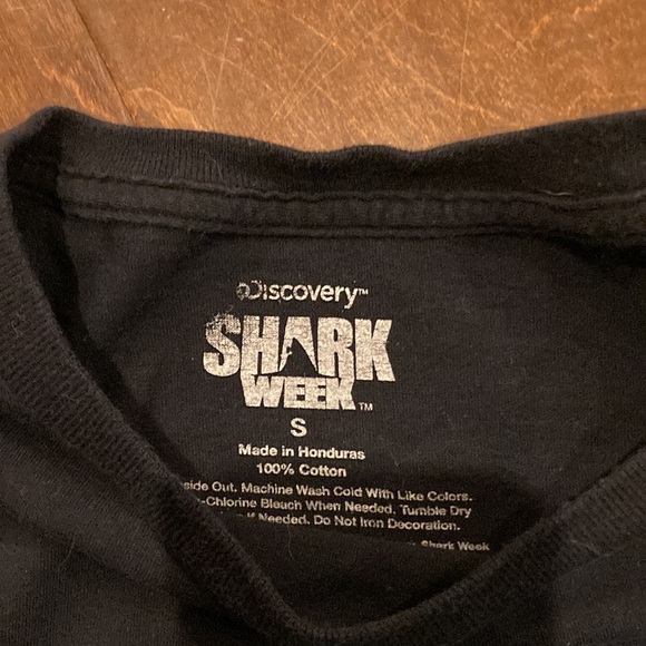 Discovery channel shark week Tee! Get ready! Size small🦈🦈🦈🦈 - Picture 2 of 2